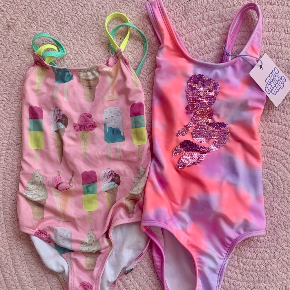 ✌️two girls bathing suits🩱🩱